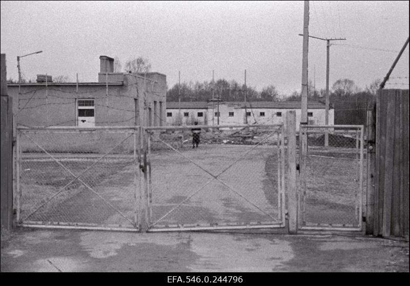 Nõukogude kaitseväele kuulunud mahajäetud lõhkainelaod Astangul.