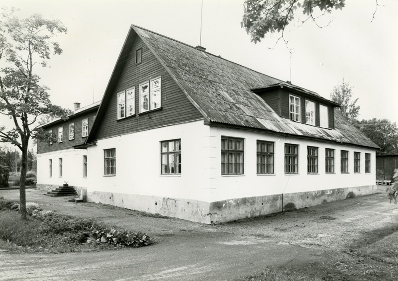 Viluvere kool, vaade hoonele. Arhitekt August Volberg