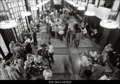 [Eesti kaubandustoodete] näitus Sakala keskuse saalis.  similar photo