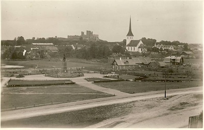 Rakvere, vaade kirikule ja linnusele  duplicate photo