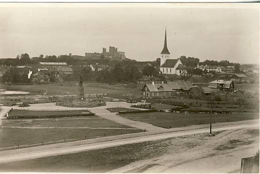 Rakvere, vaade kirikule ja linnusele