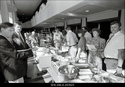 [Eesti kaubandustoodete] näitus Sakala keskuse saalis.  similar photo