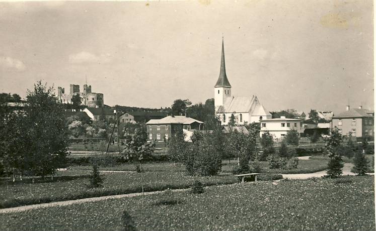 Rakvere, vaade kirikule ja linnusele