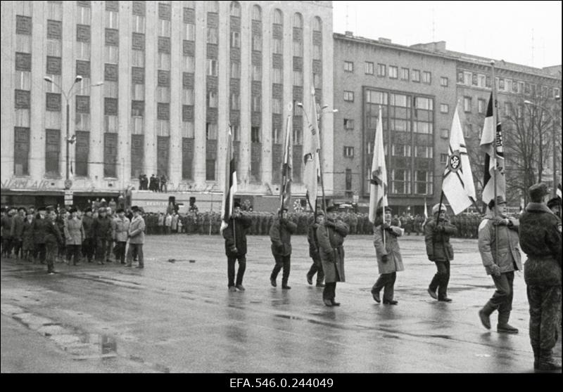 Kaitseväe ja kaitseliitlaste paraad Vabaduse väljakul Eesti Vabariigi 75. aastapäeva tähistamiseks.