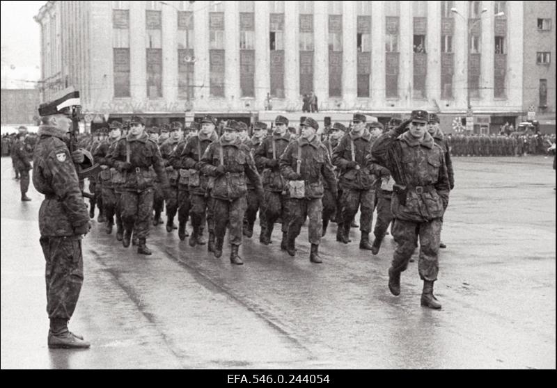 Kaitseväe ja kaitseliitlaste paraad Vabaduse väljakul Eesti Vabariigi 75. aastapäeva tähistamiseks.