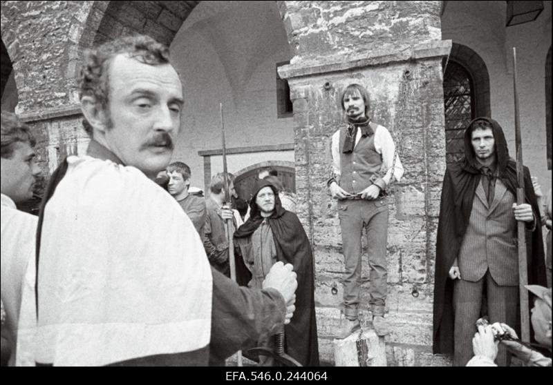 Kuningriiklaste fraktsiooni aktsioon Raekoja platsil