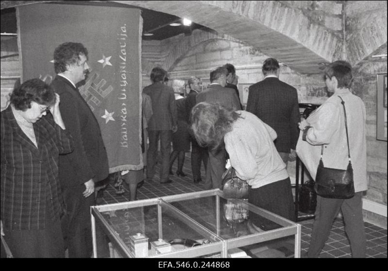 Läti ajaloo alane väljapanek Rahvusraamatukogus.