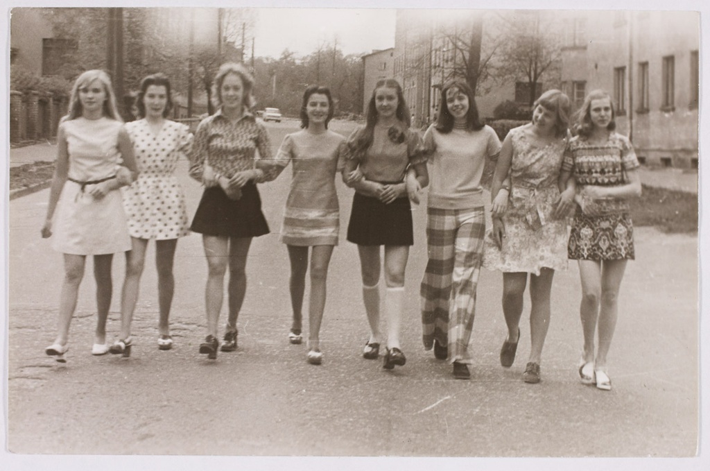 Tartu X Keskkooli 8. klassi lõpetajad Akadeemia tänaval 10. V 1974.