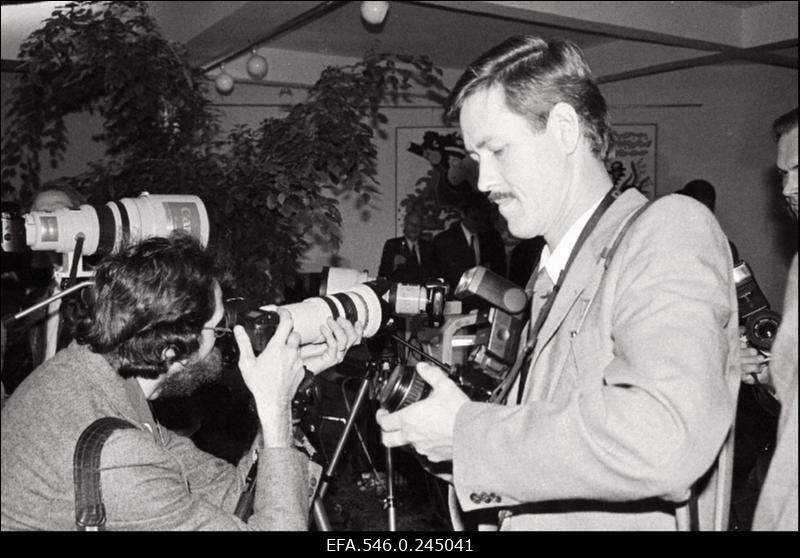 Firma Canon presenteerib fototehnikat.