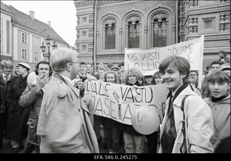 Rahvuslaste organiseeritud Eesti Ülemnõukogu vastane protestiaktsioon Toompeal.