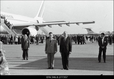 Prantsusmaa president Francois Mitterand külaskäigul Eestisse.  similar photo