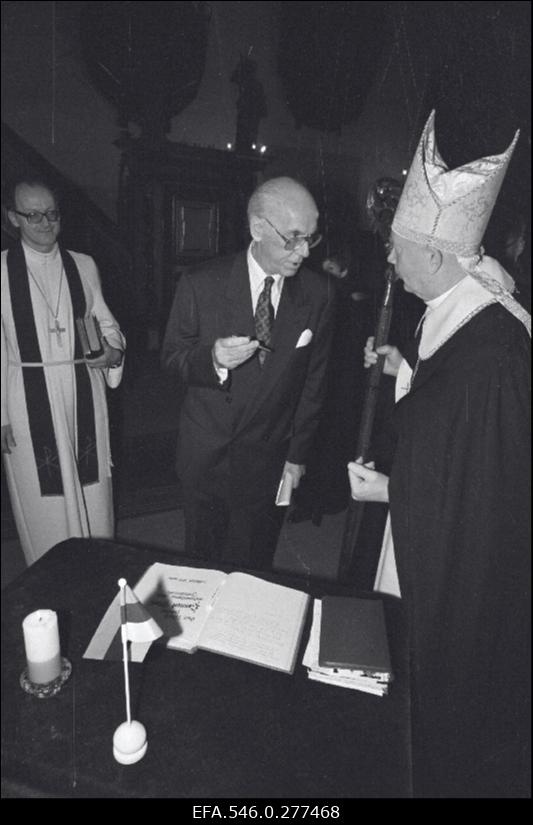 President Lennart Mere ametisse astumise tseremoonia Tallinna Toomkirikus.