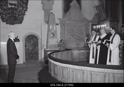 President Lennart Mere ametisse astumise tseremoonia Tallinna Toomkirikus.  similar photo