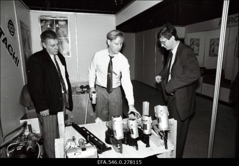 Välisfirmade toodete näitus.