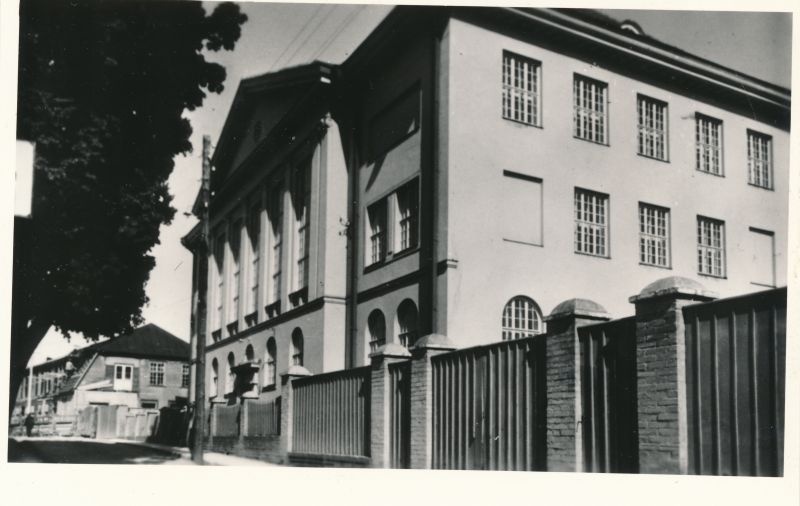 Foto. Ühisgümnaasiumi uus hoone.