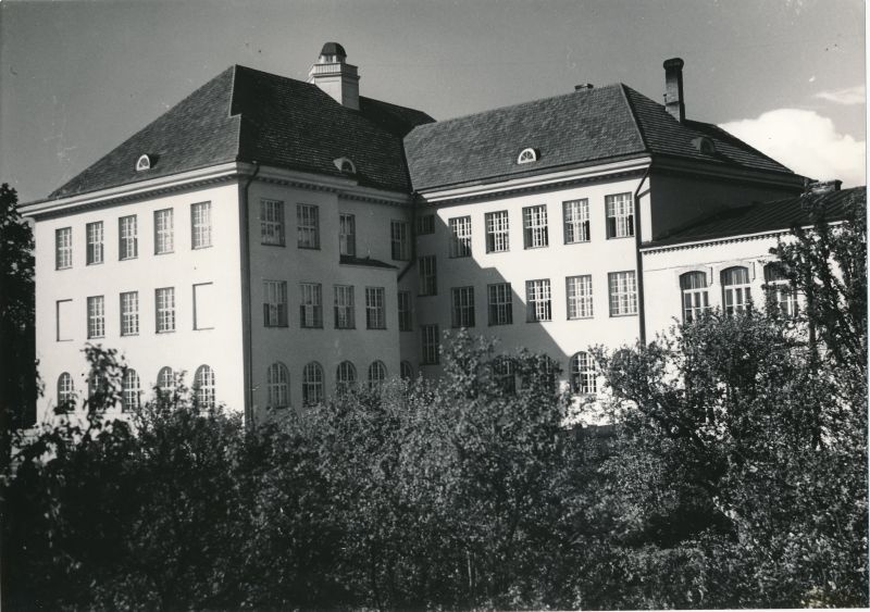 Foto. Ühisgümnaasiumi uus hoone.