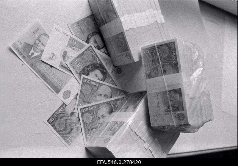 Rahavahetus kroonidele üleminekul.