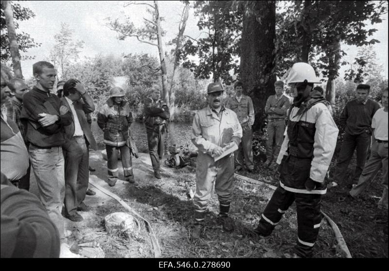 Tuletõrjetehnika katsetamine[metsa]põlengu kustutamiseks.