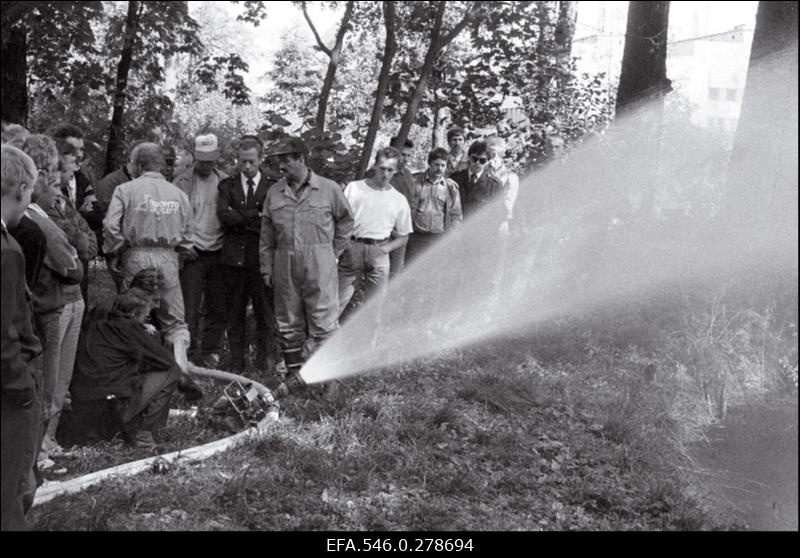 Tuletõrjetehnika katsetamine[metsa]põlengu kustutamiseks.