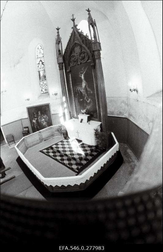 Harju-Madise kiriku altar.