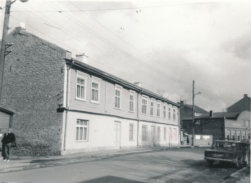 Foto. Karja tänav nr 21 hoone. 1991.