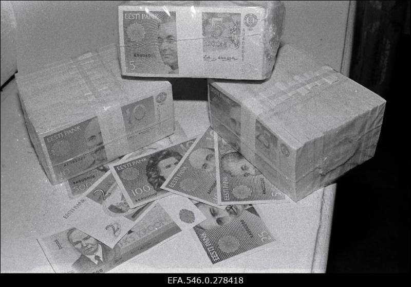 Rahavahetus kroonidele üleminekul.