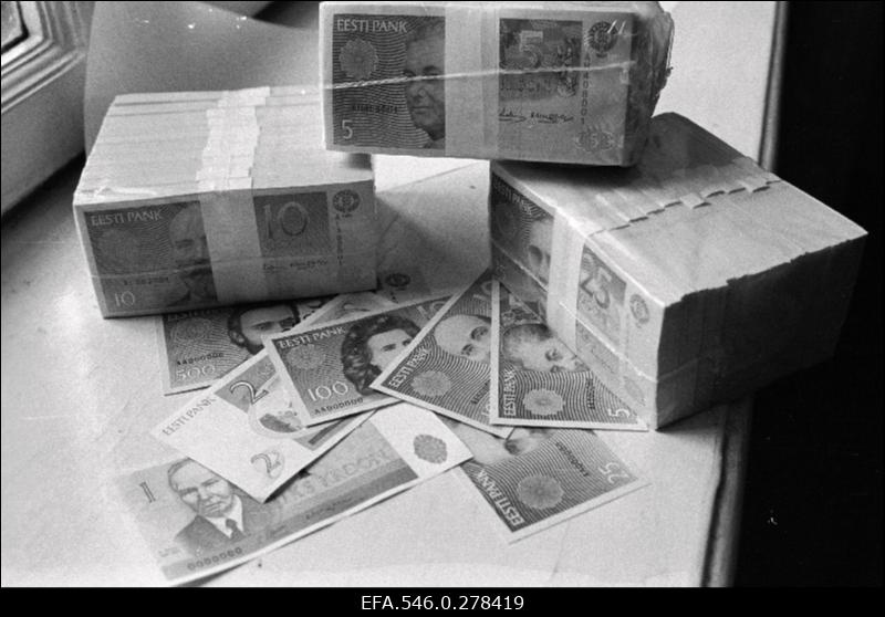 Rahavahetus kroonidele üleminekul.