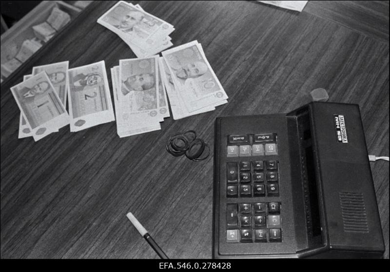 Rahavahetus kroonidele üleminekul.