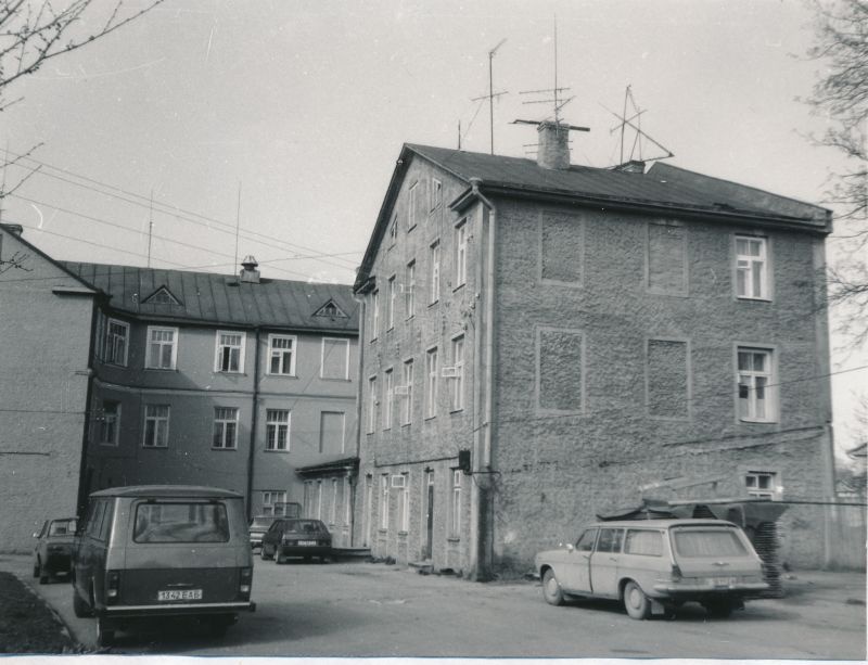 Foto. Karja tänav 27. Pangamaja siseõu. 1991.