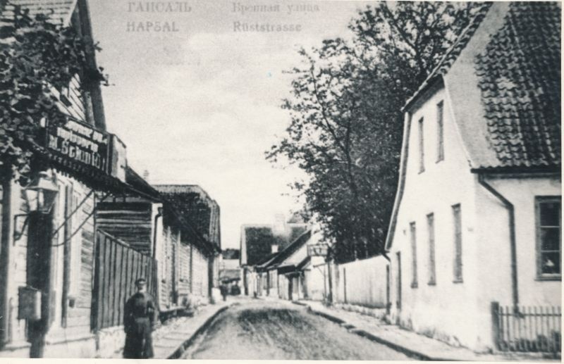 Foto. Vaade "Rüststrassele" (praegu Ehte tänav) Suur-Lossi tänava nurgalt. XIX-XX saj. vahetusel.