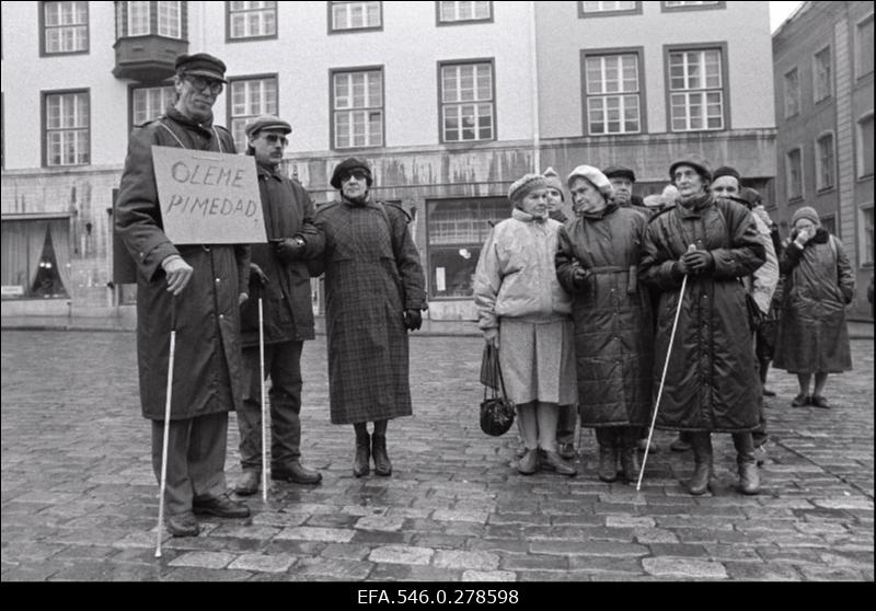 Nägemispuudega inimeste meeleavaldus.
