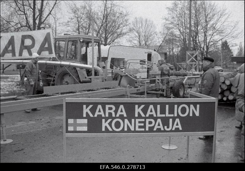 Metsatöötehnika väljapanek Eesti näitusel.