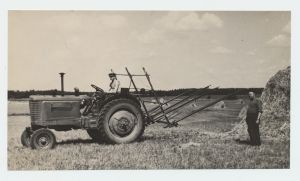 Kehtna sovhoosi töötaja Preegeli konstrueeritud  põhulohistaja