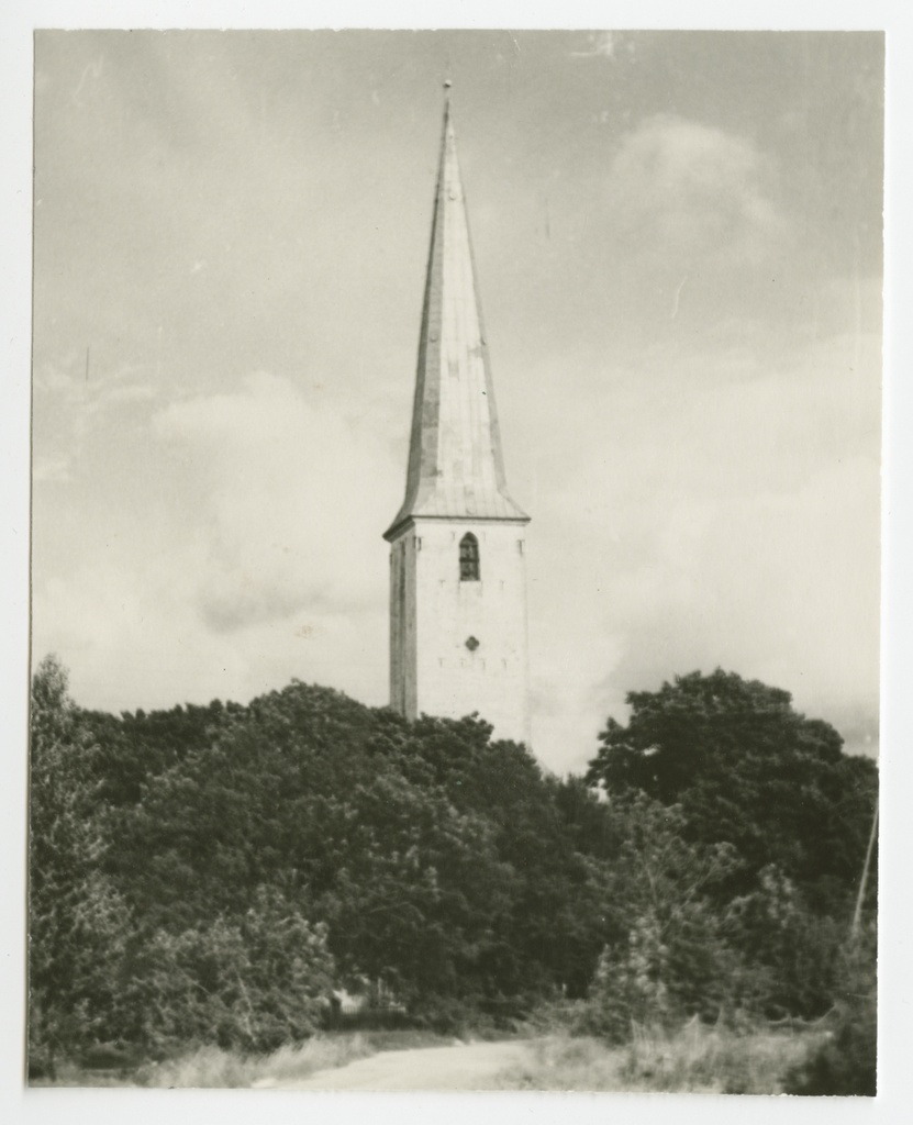 Kihelkonna kirik Saaremaal