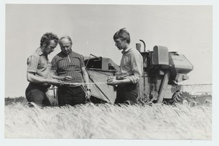 Valtu kolhoosi agronoomid. Vasakult: Arne Ojasalu, Ülo Toosens, Ülo Treial