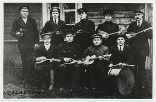Jädivere küla noormeeste külakapell. Eksisteeris 5 aastat- Jädivere poiste orkester 1918.a.