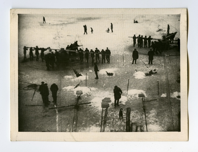 Mootorpurjelaeva vettelaskmine Saaremaal Kihelkonnas