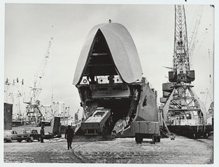 NLKP XXV kongressi otsused ellu. Mootorlaeva "Nikolai Volkov" laadimine Tallinna sadamas