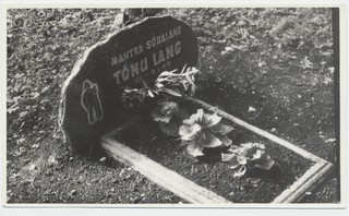Kodu- uurijate kokkutulek Rapla rajoonis. Mälestuskivi Tõnu Langi haual, mis avati 12.06.1982.a.