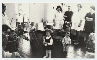 Mahtra sovhoosi lastepäevakodu avamise päeval 10.nov.1970