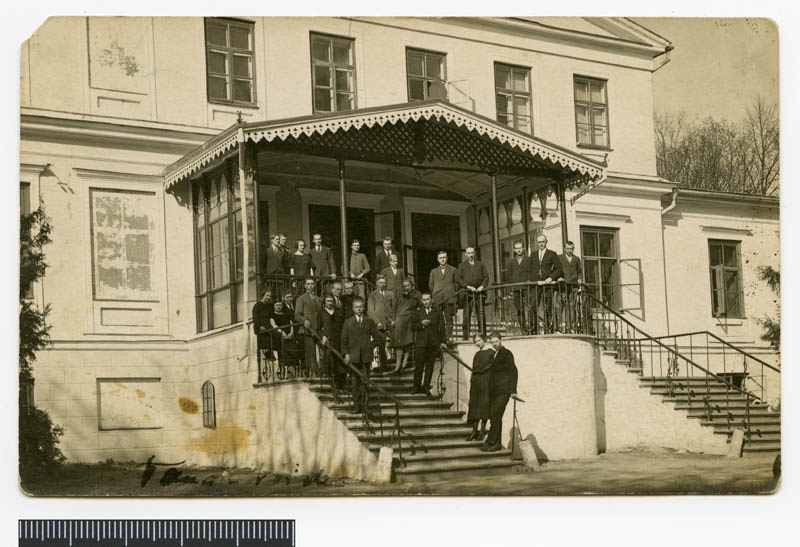 fotopostkaart, Viljandi khk, Vana-Võidu Põllutöökool, välisvaade, trepp, inimesed, 18.05.1926