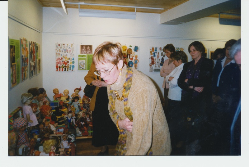 Osa näitusest, esiplaanil Heli Männi