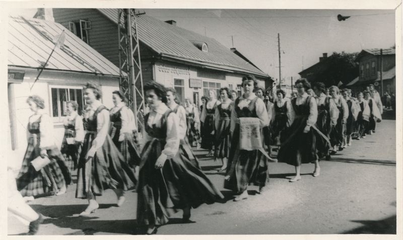 Foto. Haapsalu rajooni kultuurimaja meeskoori tegevusi. 1964-1966. Albumis.
