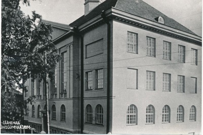 Fotokoopia. Läänemaa Ühisgümnaasiumi uus hoone, mis avati 27.novembril 1927.a. Foto 1927.a.  duplicate photo