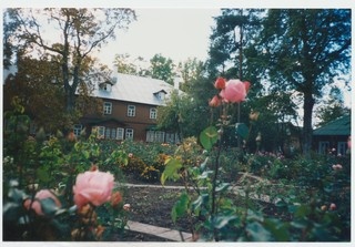 Rapla maakonna muuseumitöötajad Kuremäe kloostris