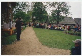 Etendus „100 aastat tagasi“ Kurgjal. Häärberi ees