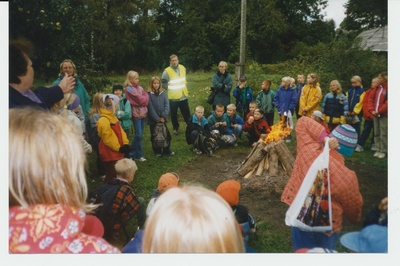 Lõkke ümber.  similar photo