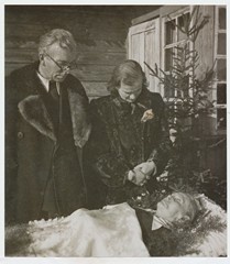 Uku Masing ema sarga juures