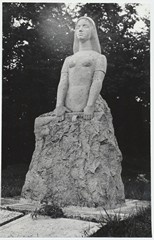Loodussõprade ja kodu-uurijate Kehtna kokkutule. Monument sõjas langenuile Kehtna pargis (skulptor Linda Rosin)