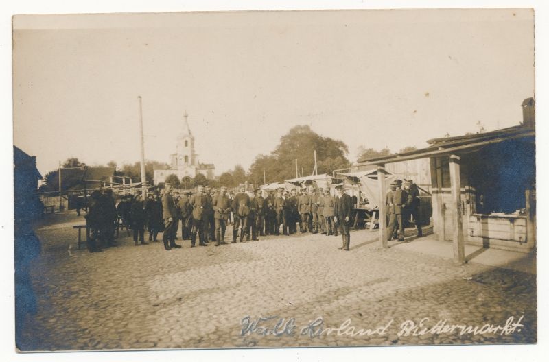 Postkaart. Valga, turuplats. Asub albumis HM 7955.